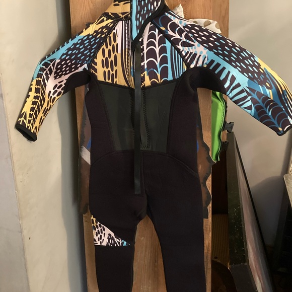 Kids Colorful Patterned Wetsuit - Picture 3 of 7